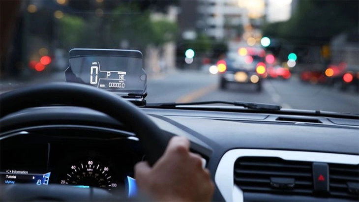 Cách sử dụng màn hình HUD trên kính lái